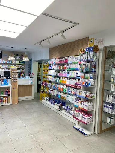 Farmacia Farmàcia Flores Alamos