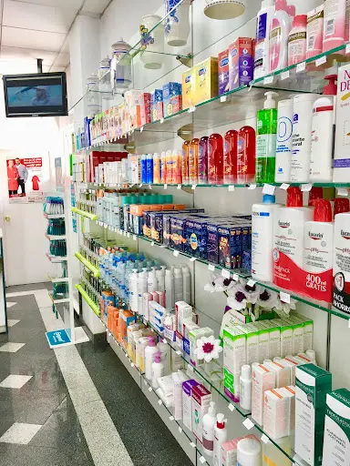 Farmacia Amparo. Ldo Rafael Revuelta