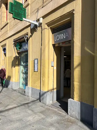 Farmacia Carlos Larrea Lotina