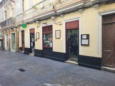 Farmacia Del Pilar. Lcdo. Julián Correa Matos.