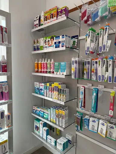 Farmacia Las Estrellas. Gdo Arturo Sánchez Moreno