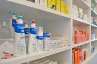 Farmacia Yolanda Borraz.