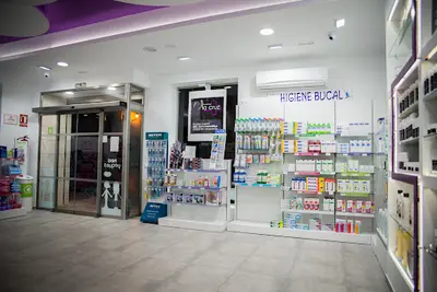 Farmacia Cruz de la Carolina