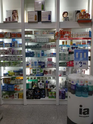 Farmacia Plaza de Los Reyes Magos. (larrea C.b.)