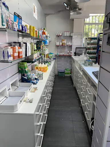 La Farmacia de Nicolás. Lda. Lucía Abadía Gámez