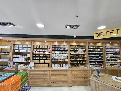 Farmacia Playas Del Duque (ldo. José Enrique Cavanna Fuentes)