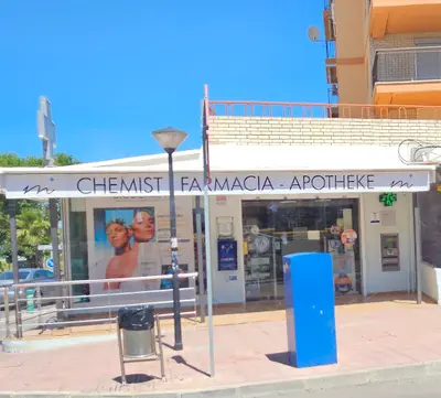 Farmacia la Mar - Gda. Isabel Martínez Y Lda. Paloma Pérez