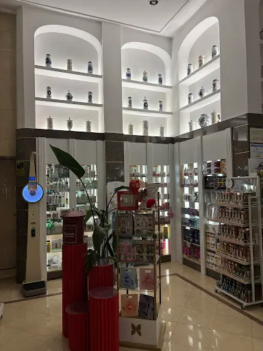 Farmacia Ortopedia la Pontina (alba García & Cristina Cuquejo)