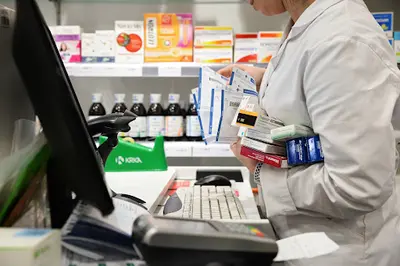 Farmacia Óptica Junco C B