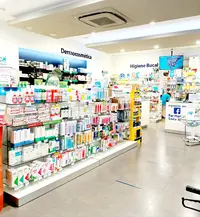 Farmacia Santa Rita / Francisco Clemente