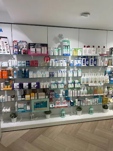 Farmacia El Cerezo (sevilla). Graduada Ascensión Pavón Plata