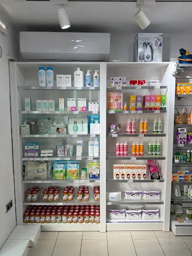 Farmacia la Botica de Triana Lda. Carmen Galardi García.