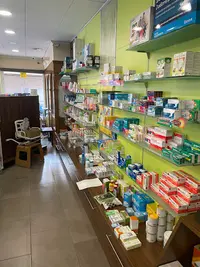 Farmacia Las Rocas / Julia Valoria