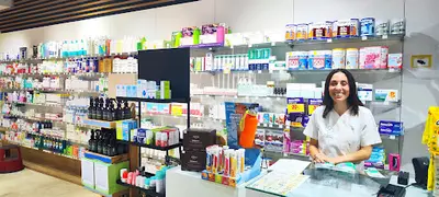 Farmacia Carmen Roquet, Escultor José Capuz (monteolivete)