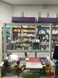Farmacia Los Arces (lda. Loreto Santamaría Valdés)