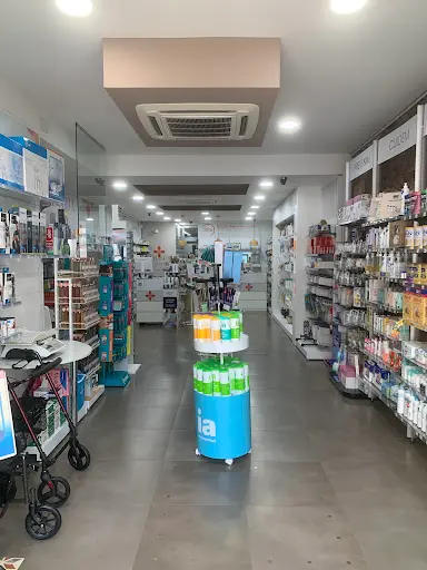 Farmacia Novelia, Dr Alfredo Parrilla