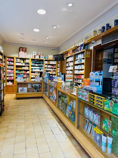 Farmacia Farmàcia Barnolas (antiga F. Genís)