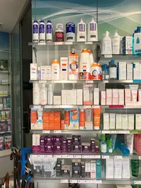 Farmacia Traviesas / Lcda. Esperanza González Varela